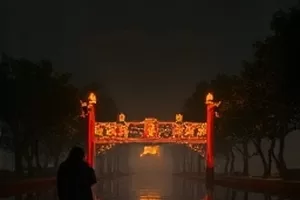 《追光的人》封面，日全食下的观测人群与长焦镜头