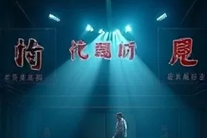 《半天云》封面，山腰云海与半山腰的小村屋顶